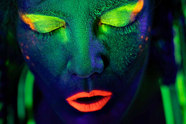 UV színek varázsa az akt fotózásban