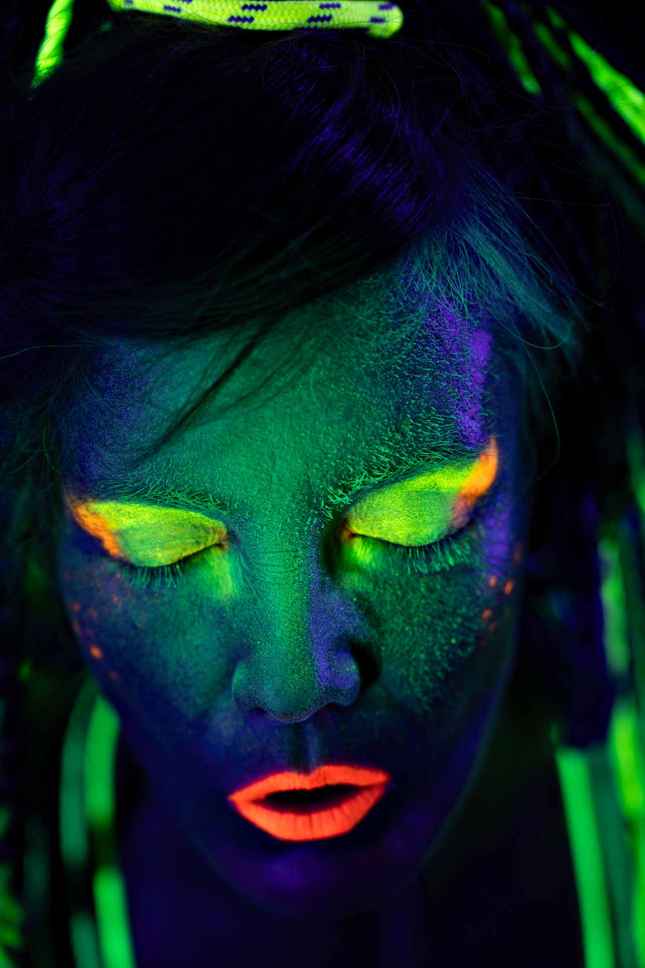 UV színek varázsa az akt fotózásban